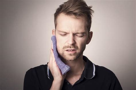 You can prevent <b>jaw</b> <b>pain</b> by: Protecting your <b>jaw</b> from injury: Wear a seatbelt when you drive or ride in a vehicle. . How to avoid jaw pain during oral